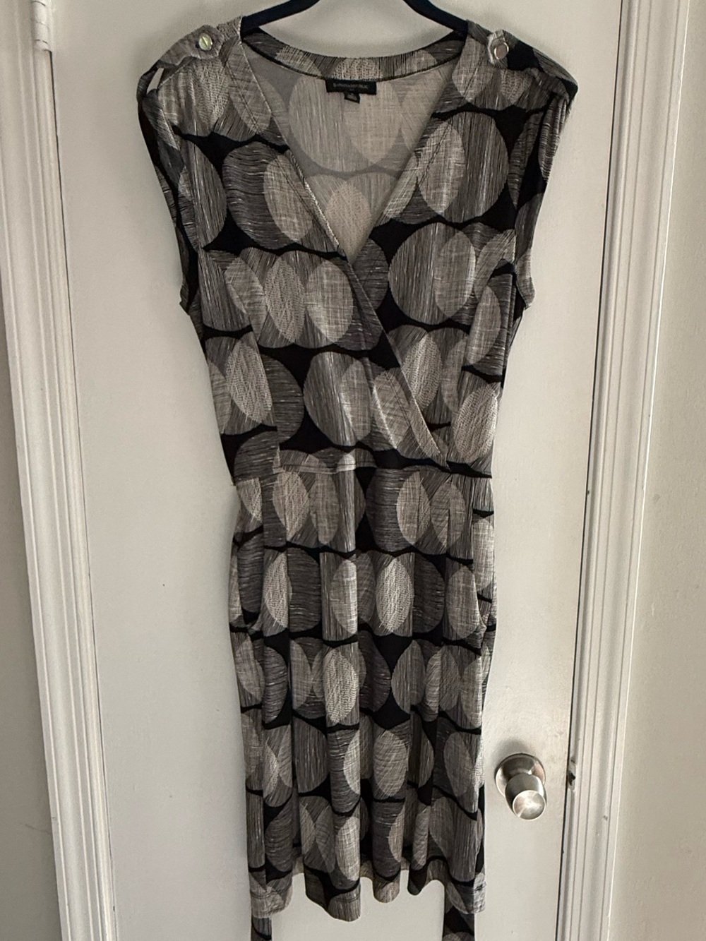 Banana Republic Black and Gray Sleeveless Wrap-Style Midi Dress Size M